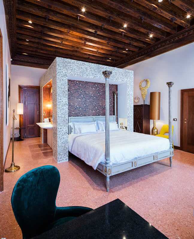 Junior Suite Canal View 3